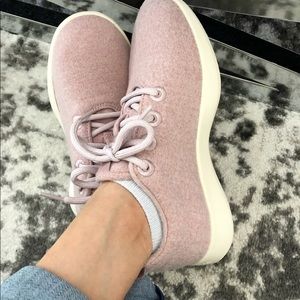 Women’s allbirds Dusty Rose Wool Runner Sneaker 10